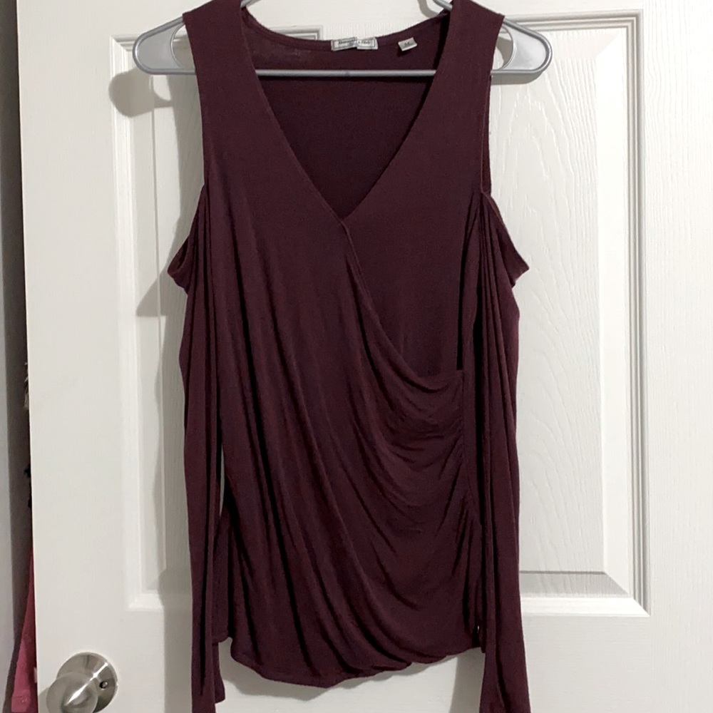 No shoulder long sleeve shirt